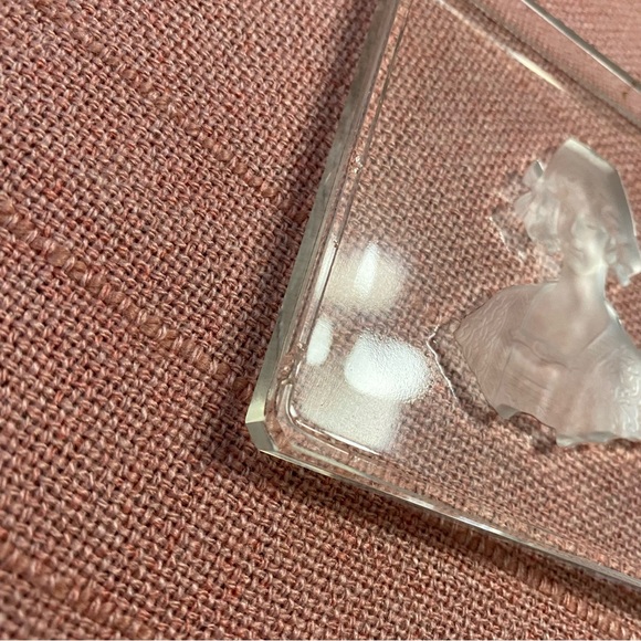 Colonial Woman’s Bust Engraved On A Cut Glass Trinket / Cigarette Box - Picture 7 of 12